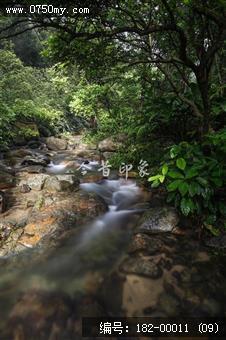溪流潺潺