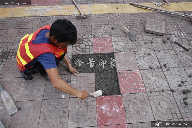 圭峰路路面修补_创文,路面修补,北园,圭峰,道路维修人员,圭峰路人行道