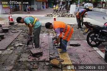 圭峰路路面修补