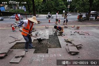 圭峰路路面修补