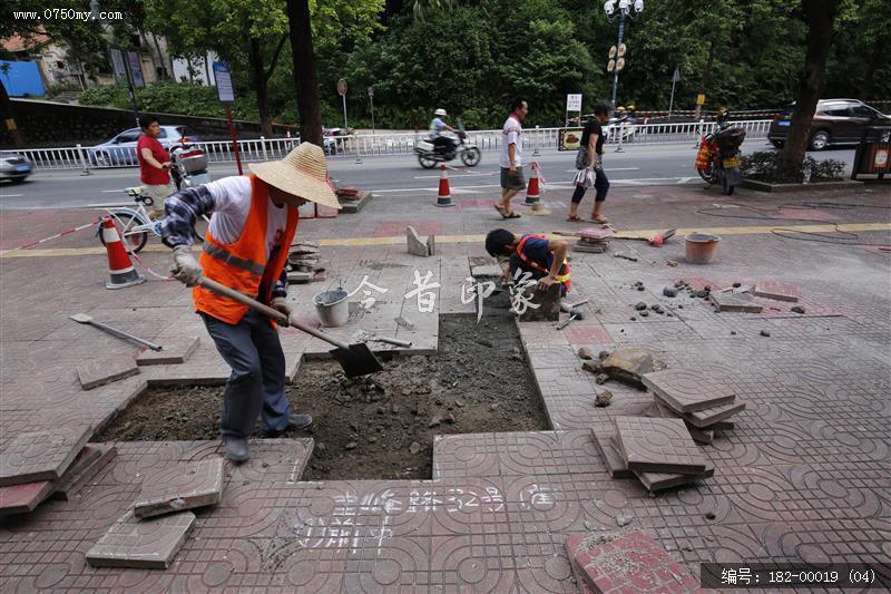 圭峰路路面修补_创文,路面修补,北园,圭峰,道路维修人员,圭峰路人行道