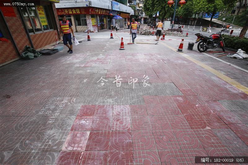 圭峰路路面修补_创文,路面修补,北园,圭峰,道路维修人员,圭峰路人行道