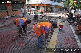 圭峰路路面修补