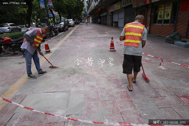 圭峰路路面修补_创文,路面修补,北园,圭峰,道路维修人员,圭峰路人行道