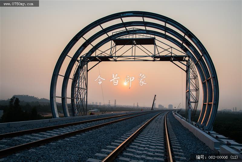 深茂铁路建设工人篇_深茂铁路,会城,建设,工人,辛勤劳动