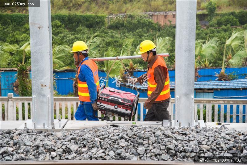 深茂铁路建设工人篇_深茂铁路,会城,建设,工人,辛勤劳动