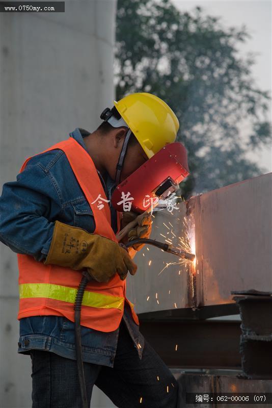 深茂铁路建设工人篇_深茂铁路,会城,建设,工人,辛勤劳动