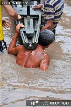 大泽龙舟起水