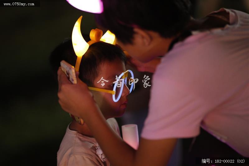 古兜小镇荧光夜跑_荧光夜跑,参加荧光夜跑运动员,夜跑,运动,运动员,崖南