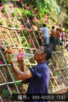 圭峰路雨后山边维护