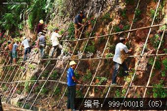 圭峰路雨后山边维护