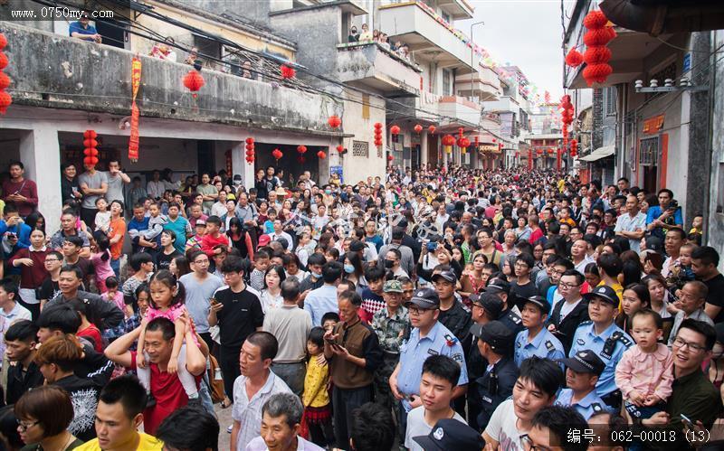 龙舞贺新年_三江,仁和里,金龙巡游,春节,舞龙