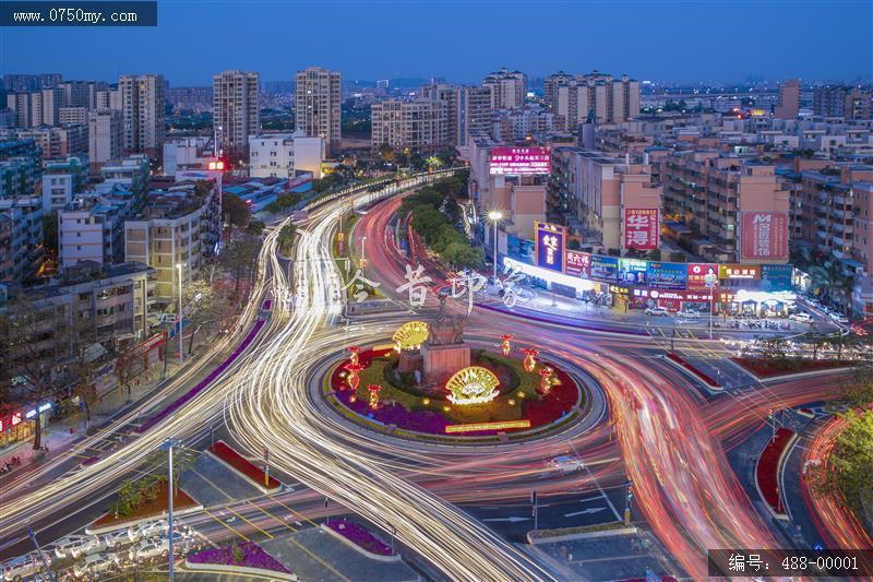 牛雕像夜景_航拍,牛雕,交通,夜景