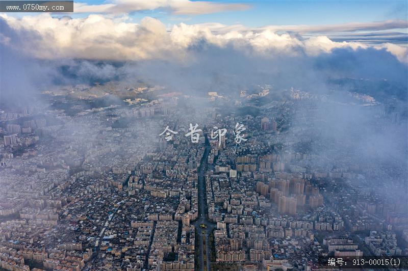 城区云雾_航拍,城市大景